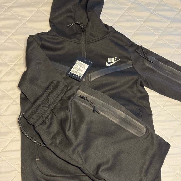Nike tech suite - Picture 2 of 2